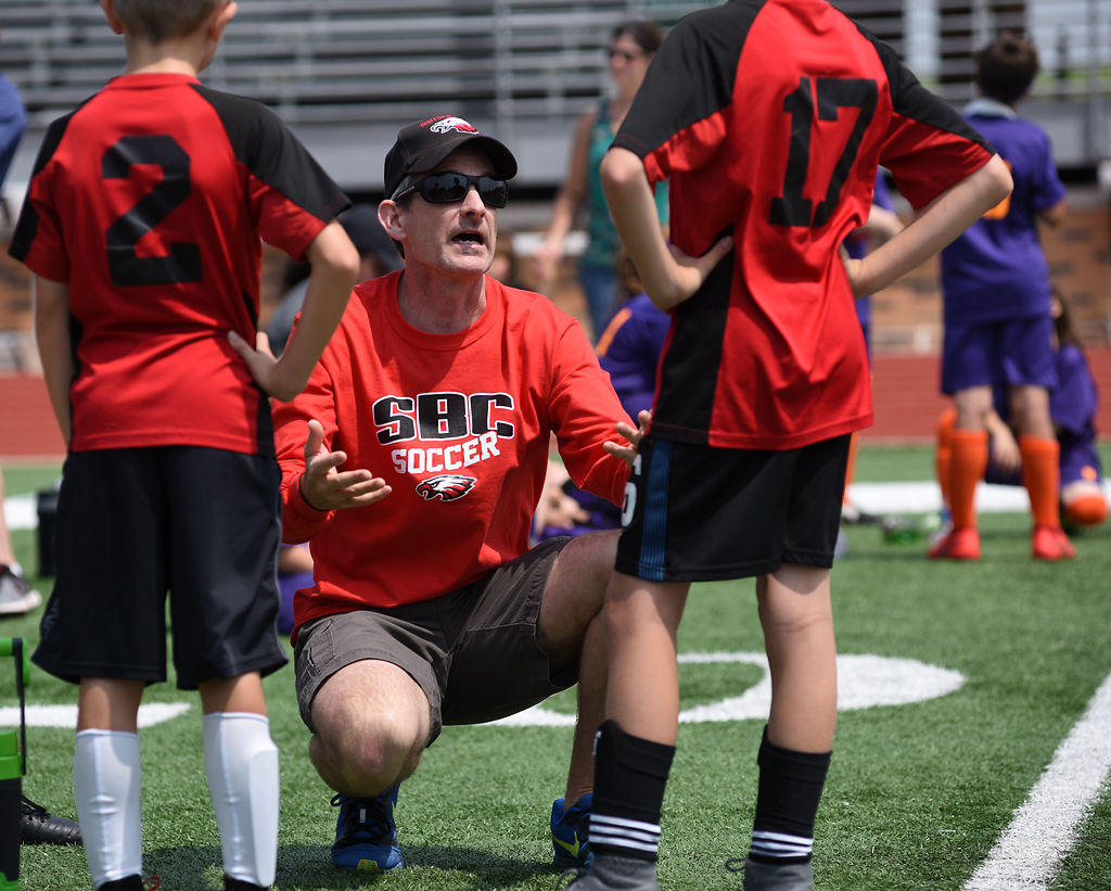 Todd Pridemore discusses the game with his players